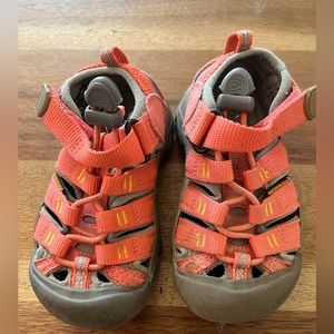 Keen Toddler Girls Water Shoes, size 8